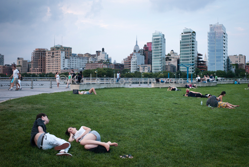 Couple;Hudson River;Hudson River Park;Kaleidos;Kaleidos images;Leisure;Manhattan;NYC;New York;Park;People;Skyline;Tarek Charara;La parole à l'image